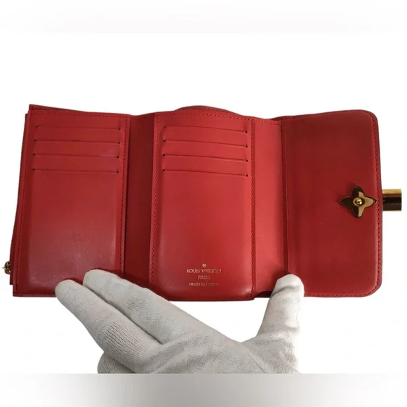 ✨🛍️ Louis Vuitton Monogram and Red Flower Lock Compact Wallet - Picture 3 of 4